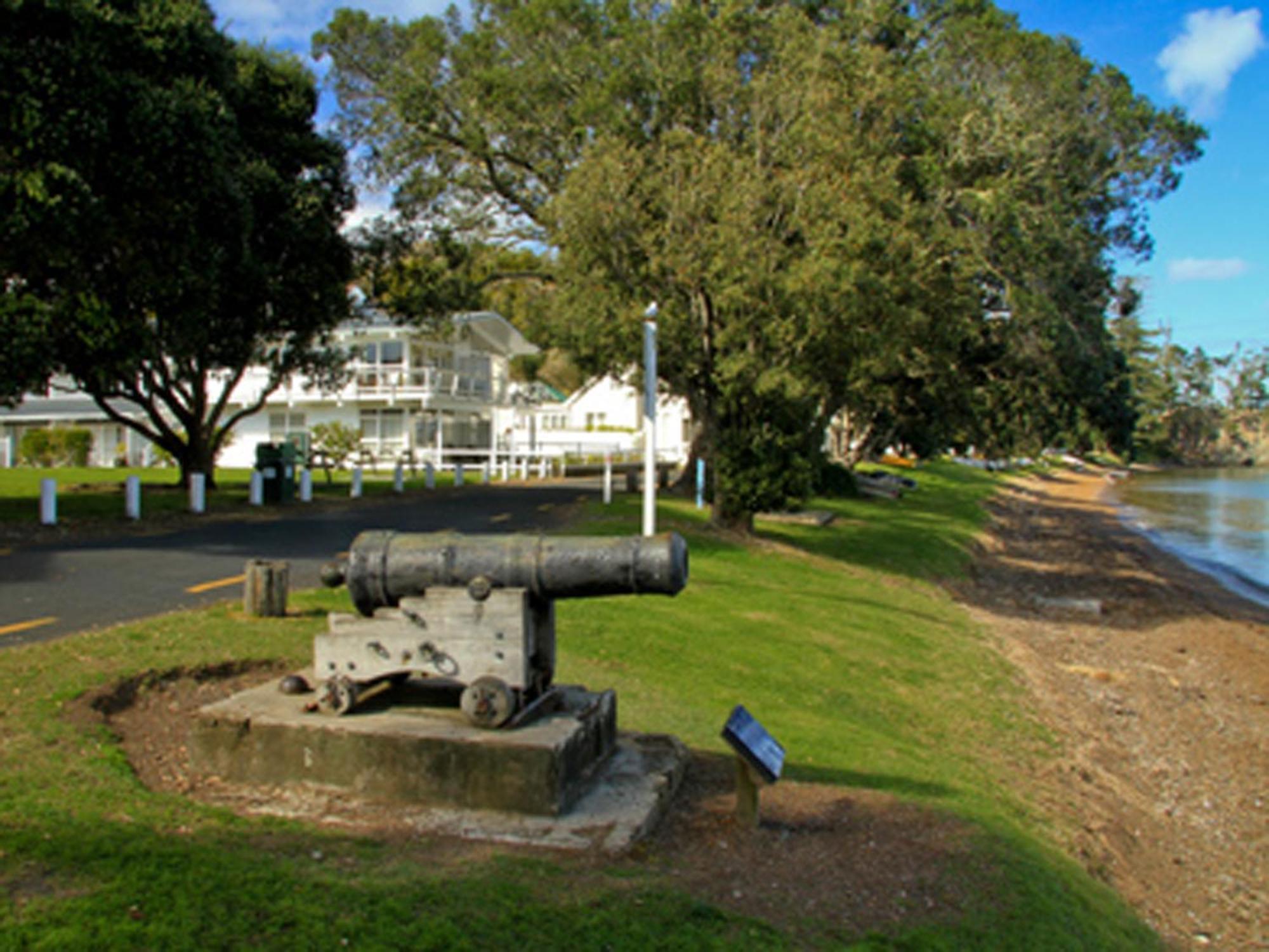 Hananui Lodge And Apartments Russell Bagian luar foto