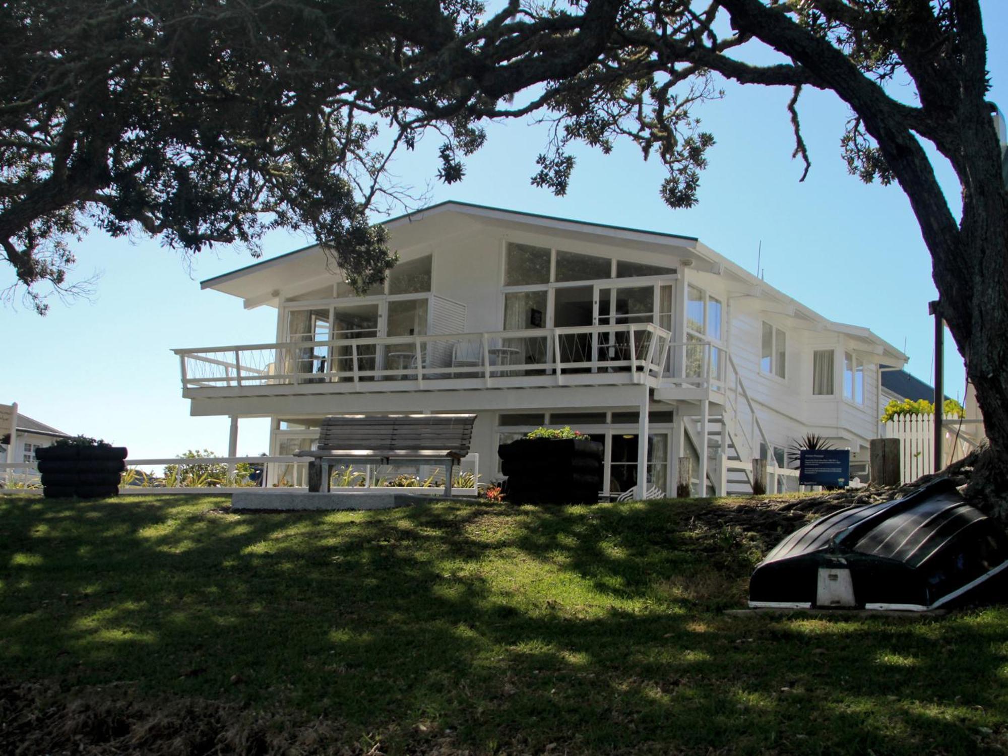 Hananui Lodge And Apartments Russell Bagian luar foto