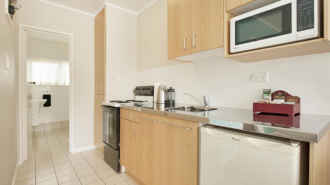 Hananui Lodge And Apartments Russell Bagian luar foto