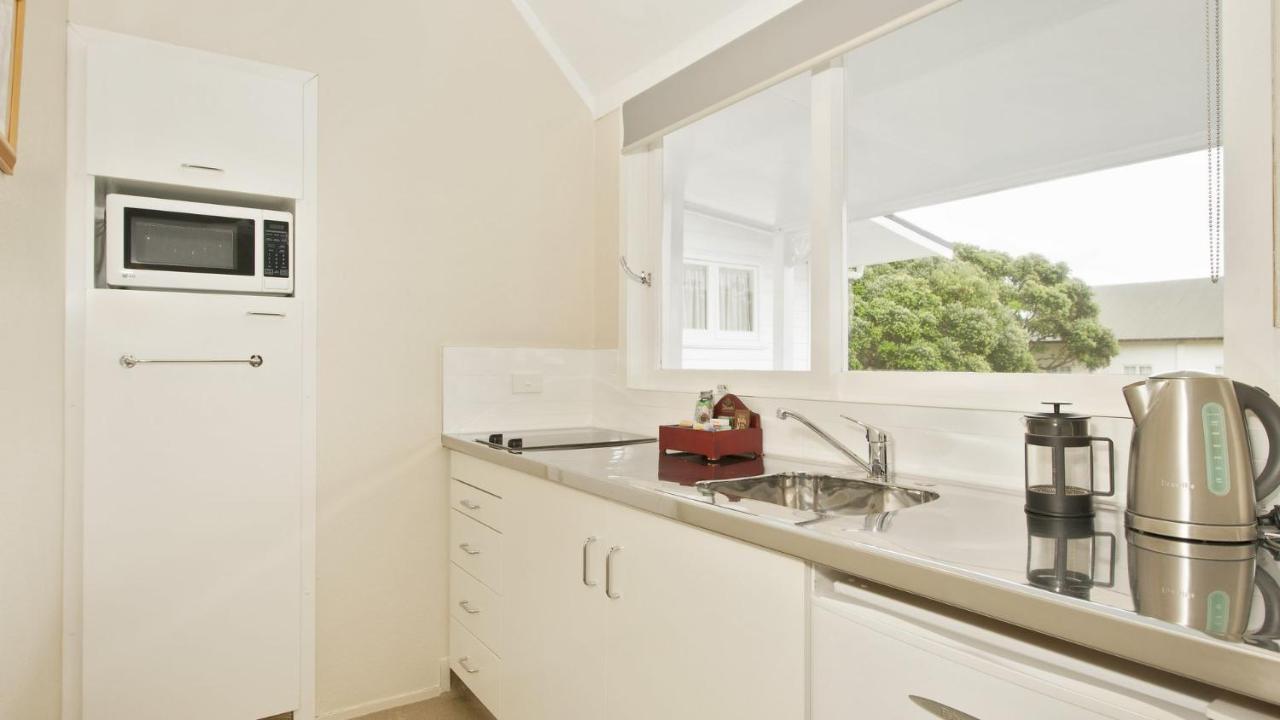 Hananui Lodge And Apartments Russell Bagian luar foto