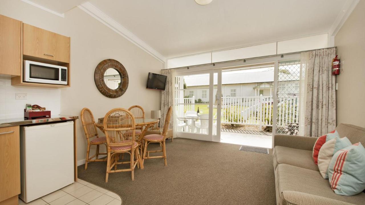 Hananui Lodge And Apartments Russell Bagian luar foto