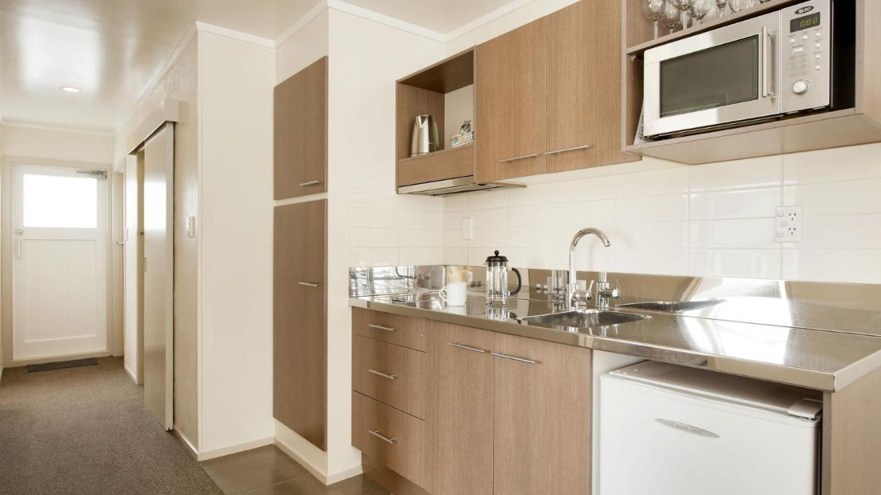 Hananui Lodge And Apartments Russell Bagian luar foto