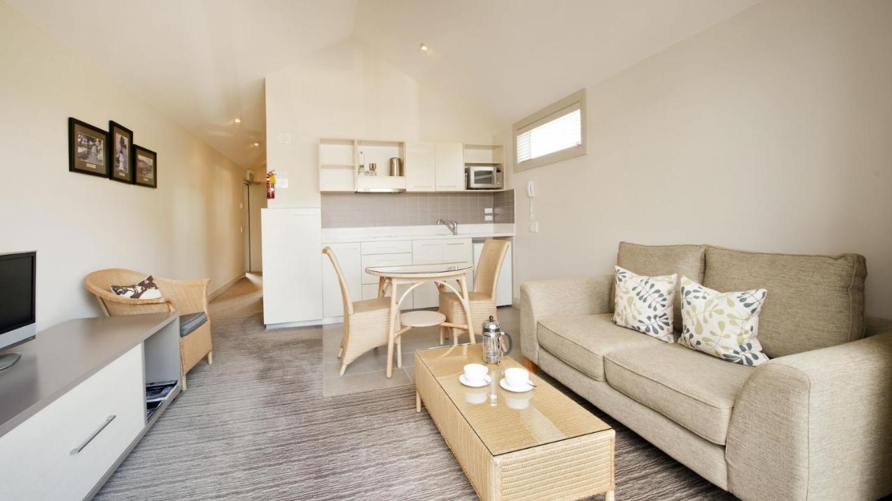 Hananui Lodge And Apartments Russell Bagian luar foto