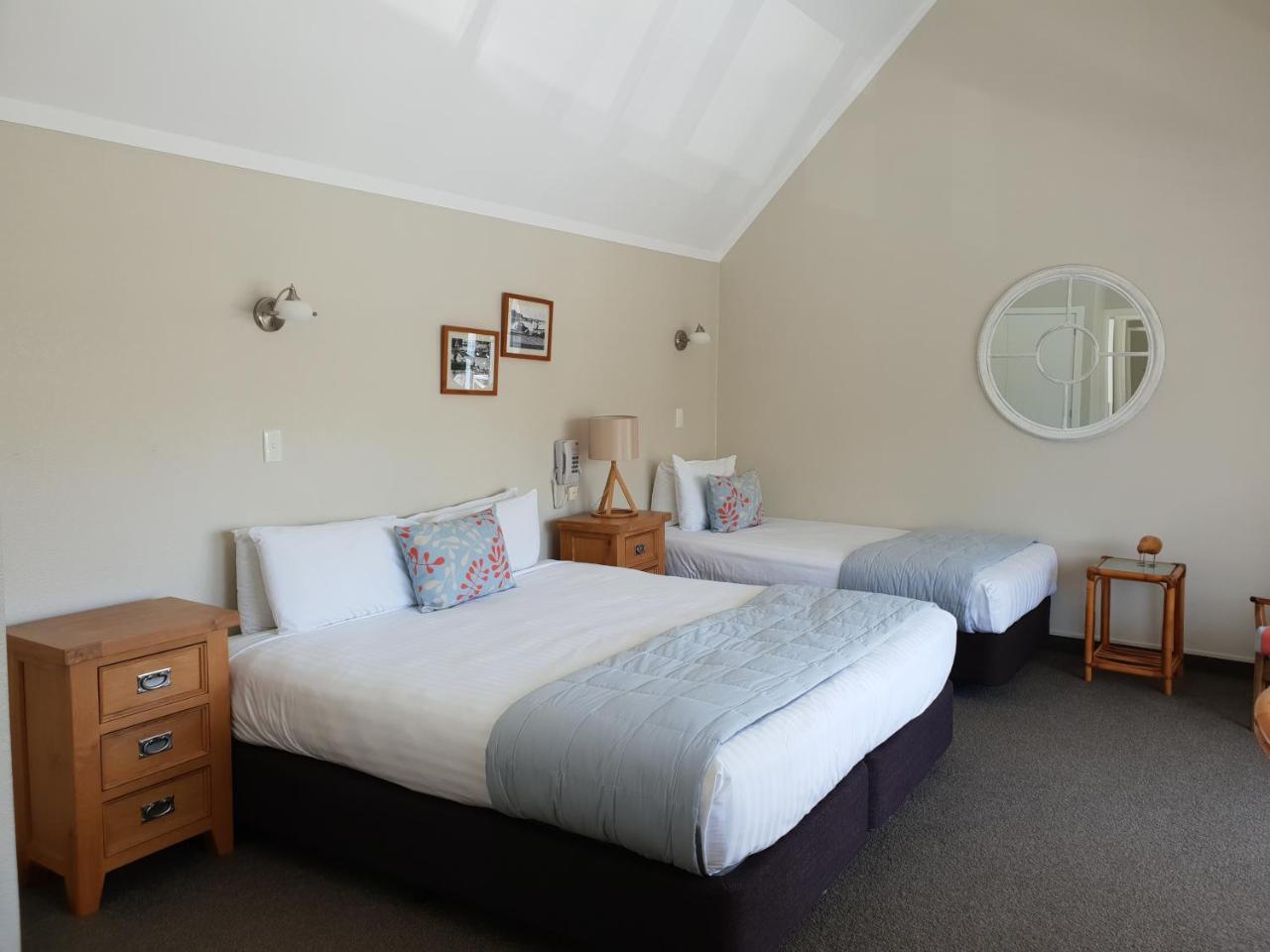 Hananui Lodge And Apartments Russell Bagian luar foto