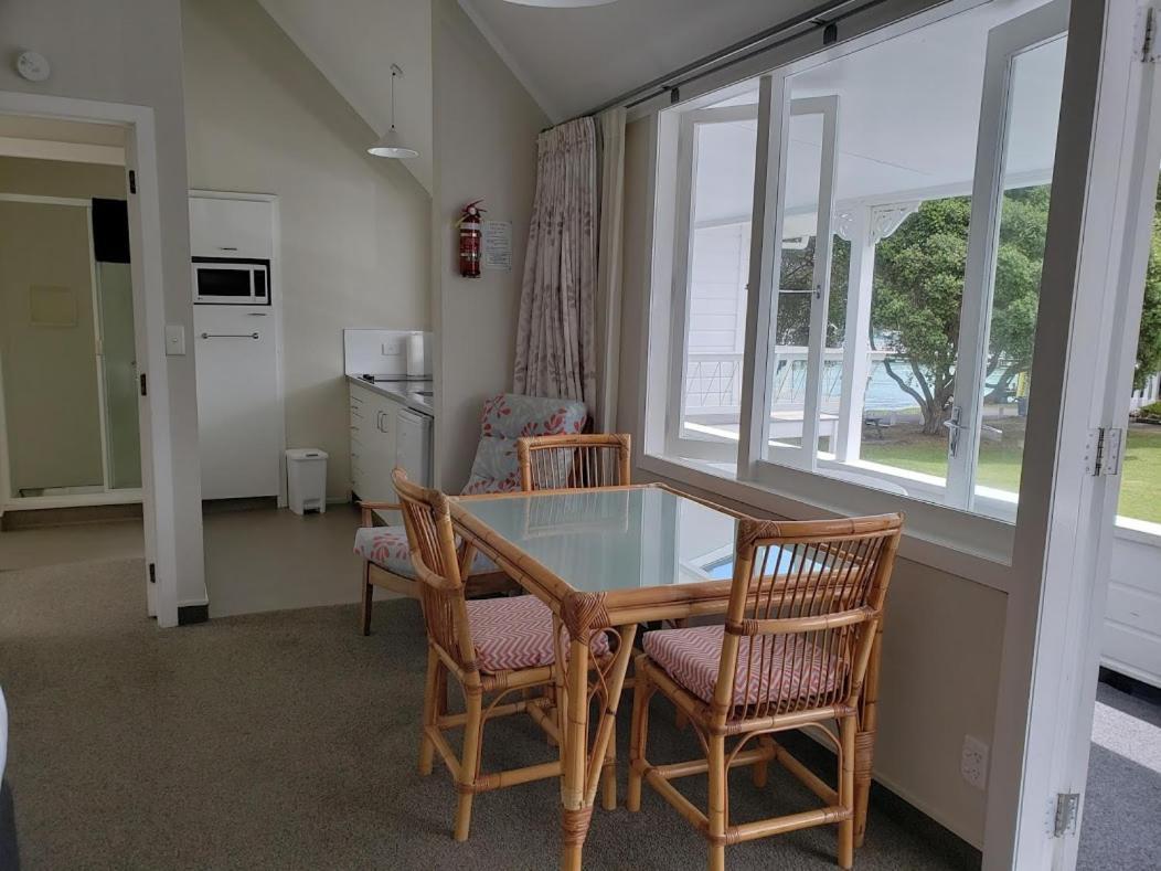 Hananui Lodge And Apartments Russell Bagian luar foto