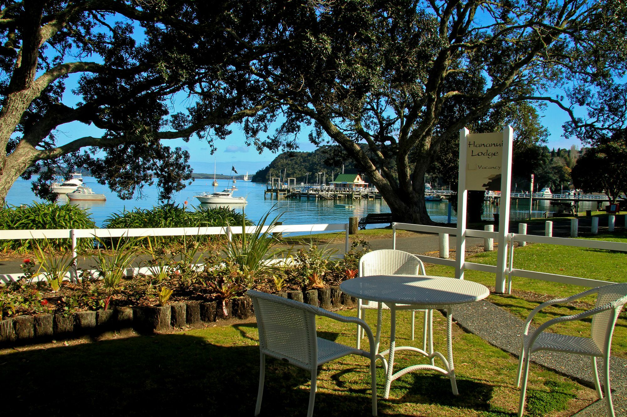 Hananui Lodge And Apartments Russell Bagian luar foto